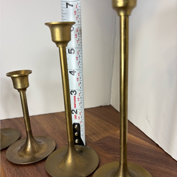 Set Of 4 Vintage Graduated Brass Thin Stemmed Candlestick Holders - Picture 11 of 13